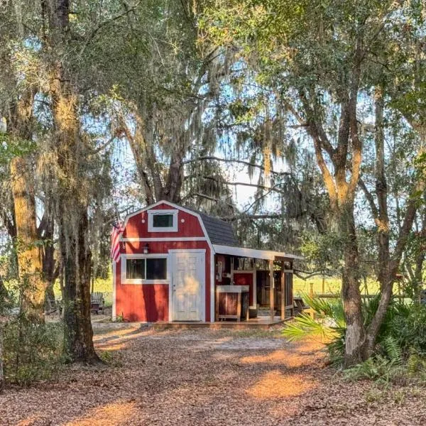 Tiny Barn at Windy Oaks, hotel in Crystal River