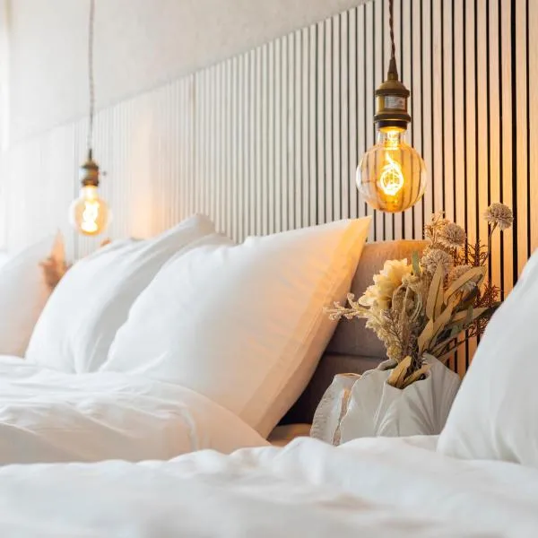 Joyful JUJO Stay 1minute walk from JR Jujo Station Shibuya 15min Shinjuku 11min Ikebukuro 6min Max 6guests 33square meters Simmons bed, Hotel in Tokio