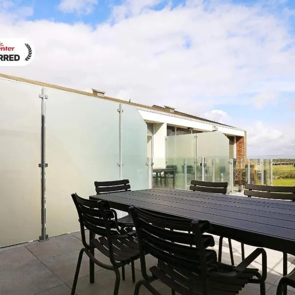 8 person holiday home in Ringkøbing-By Traum, hotel in Ringkøbing