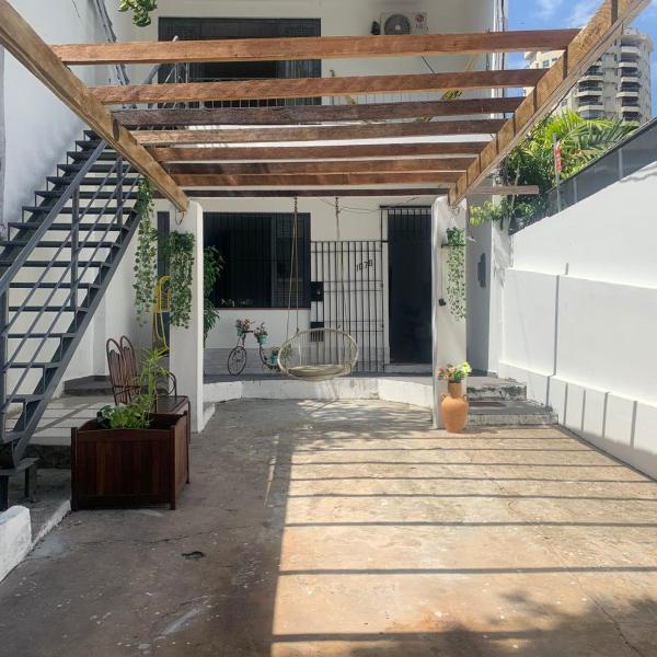 Quarto em casa arborizada
