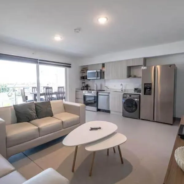 Modern 3BR Condo at Viva Jaco w Pool & Gym, hotel Jacóban