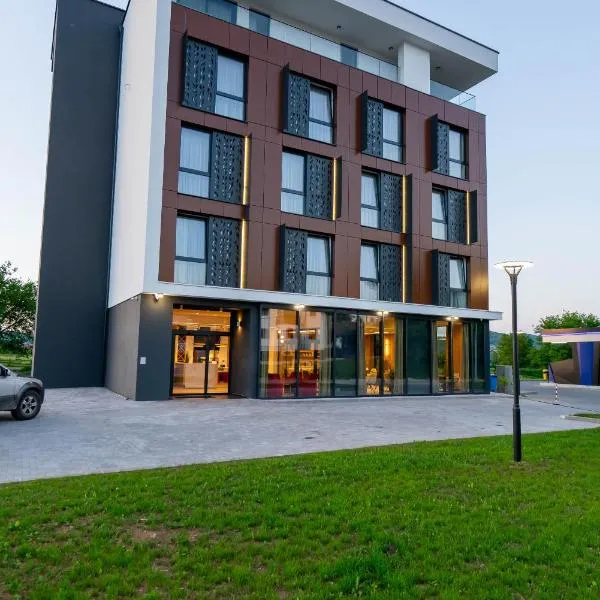 Hotel Cat Deluxe, Hotel in Sanski most