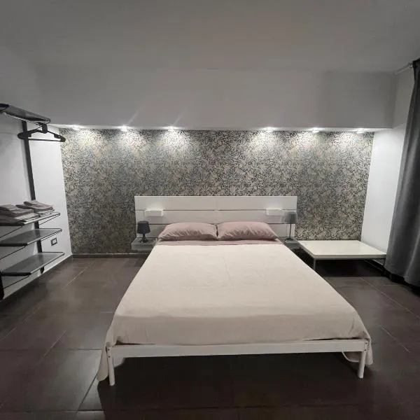 Via Romana 1 camera con bagno, hotel v destinaci Olbia