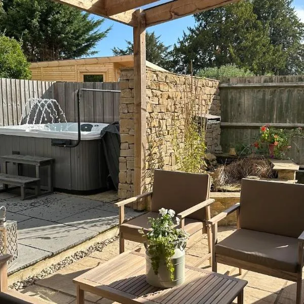 Entire Cotswolds barn retreat, Hotel in Carterton