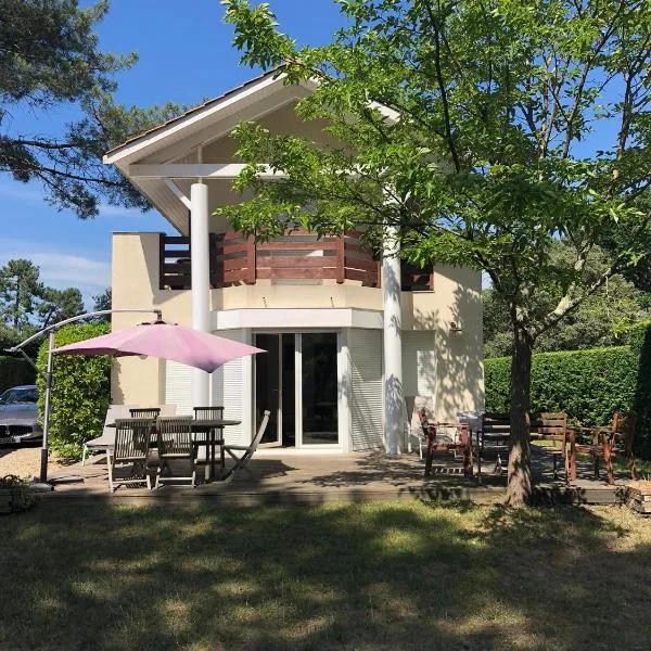 VILLA LACANAU OCÉAN DANS LE GOLF, hotel i Lacanau Océan