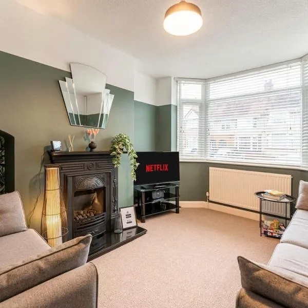 Spacious 3-Bed with parking NEAR NEC & BHX AIRPORT, hotel Allesleyben