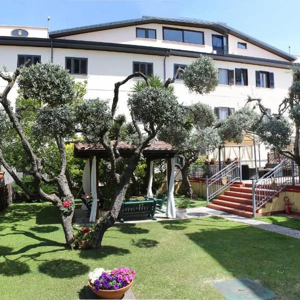 Hotel Nespolo D'Oro, hotel v destinaci Lariano