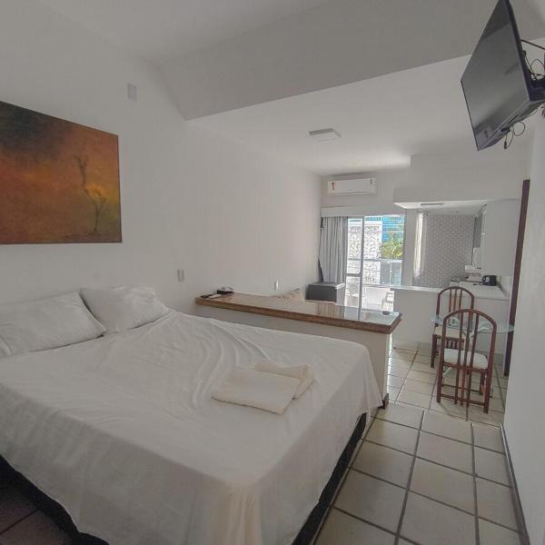Lindo Studio ao Lado do Farol da Barra - Cozinha, Ar, Smart TV, Camareira, Psicina - Foto 2