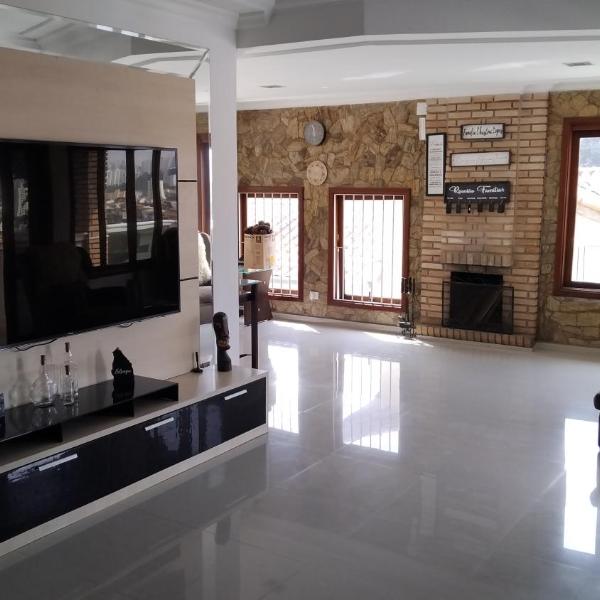 Casa Completa com Lareira, Piscina e Espaço Gourmet , 4 Suítes