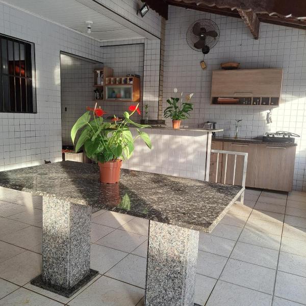 Casa com piscina, ar condicionado, churrasqueira, estacionamento, pet friendly - Foto 5