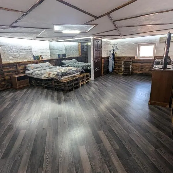 Квартира Loft в центрі міста、スームィのホテル