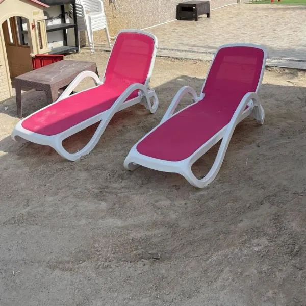 فيلا السعادة بيتش درة العروس رملي وخاص, hotel in Durat Alarous