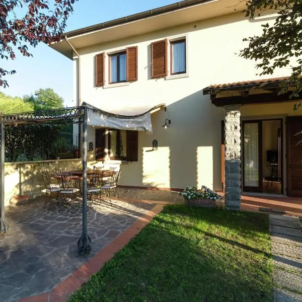 Villa in Lonnano with pool, hotel in Pratovecchio