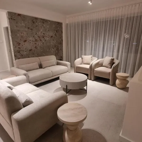 Karyatis Building, hotel in Nicosia