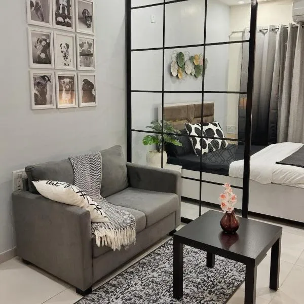 Aura Abode with private garden, hotel din Karjat