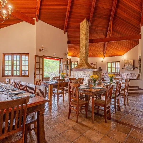 Fazenda com 3 espaços independentes - 10 suítes com PISCINA, 4 suítes com JACUZZI ou Chalé romântico com JACUZZI - Wi-Fi 400MB Lagos e Cavalos, hotel in Pedra Bela