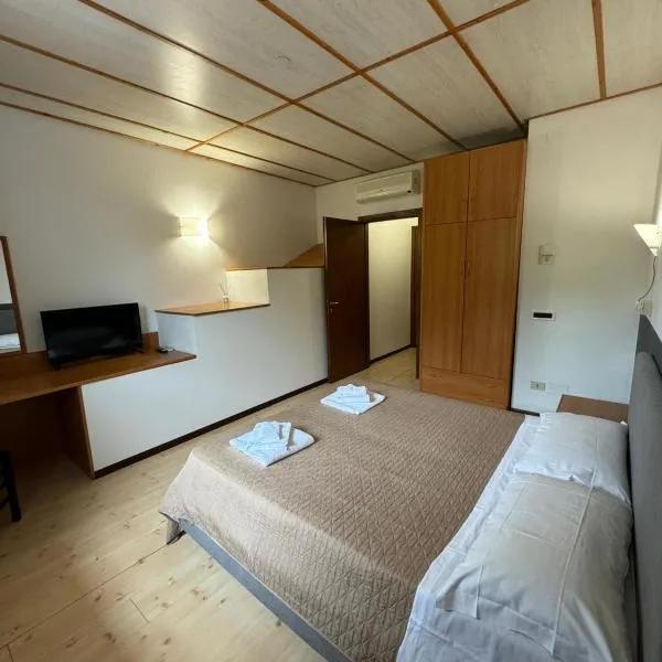 Villa, hotel en Chiasiéllis