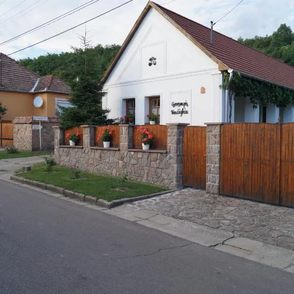 Cseresznyés Vendégház, hotel en Cserépfalu