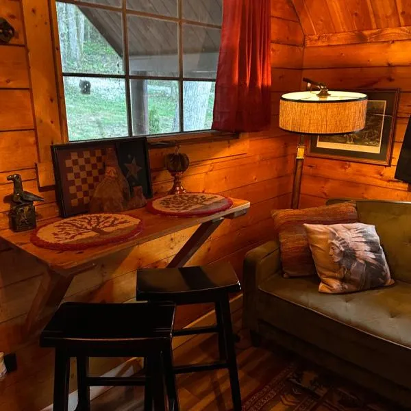 The Raven, hotel u gradu 'Cosby'