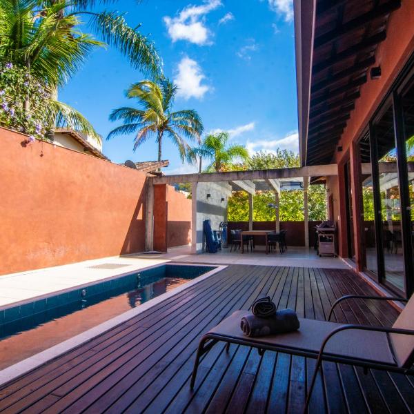 Casa nova em condomínio fechado no coração da Praia da Baleia