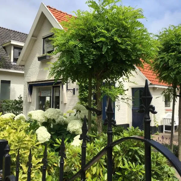 Pittoresque house near the beach, hotell i Oostkapelle