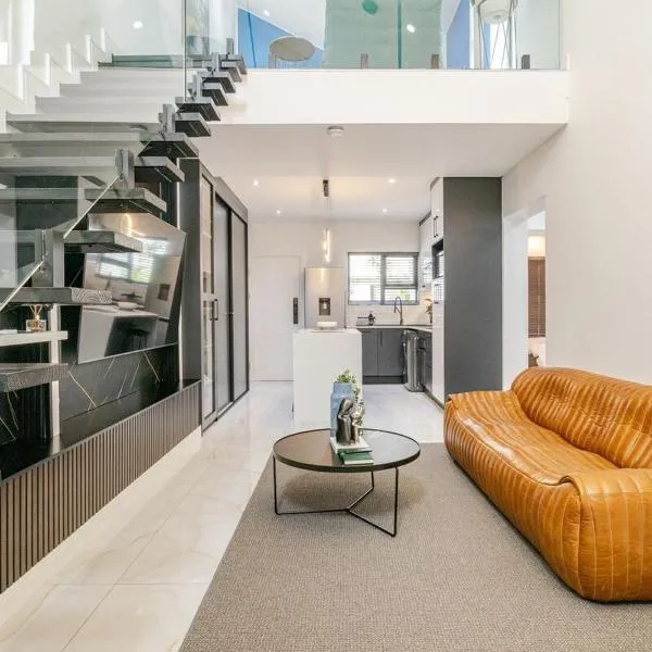 The Icons Lounge - Exclusive Penthouse in Fourways with Pool Table, hotel en Fourways