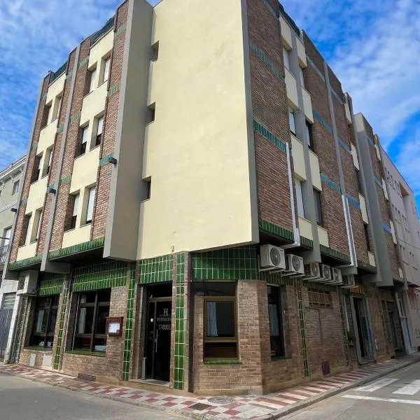 Hostal Tarrés, hotel in Anglés