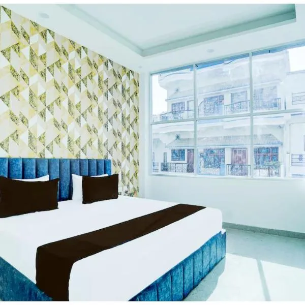 Hotel Siꓓꓓhi Vinayaka Inn Varanshi - Near Kashi Vishwanath Temple and Ganga Ghat with Fully Air Conditioned -Wi-fi #Restaurant #Parking - A Luxury Hotel In Varanasi, hotel in Varanasi