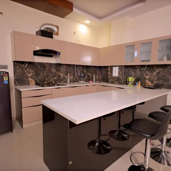 Uptown Jaipur - Luxury Apartments، فندق في جايبور