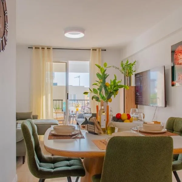 TelMar Sunrise View 100m from the Sea, hotel sa Larnaka