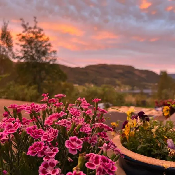 Stille og fredelig med panoramautsikt, hotel v destinácii Valsøybotn