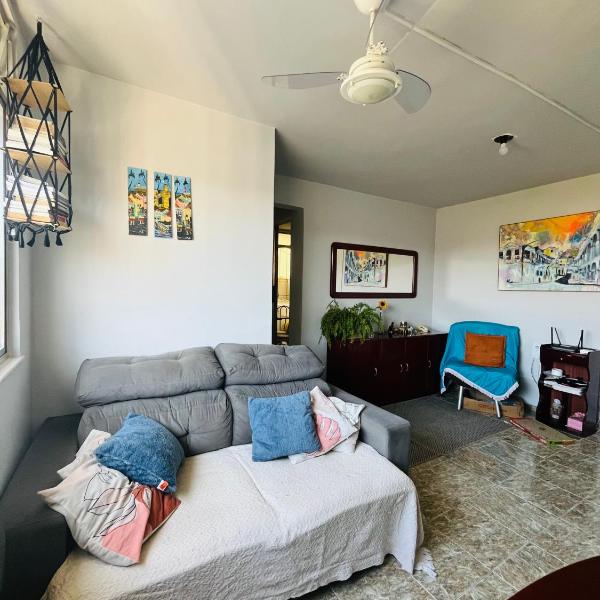Quarto com ar condicionado em apt compartilhado e estacionamento grátis - Foto 2