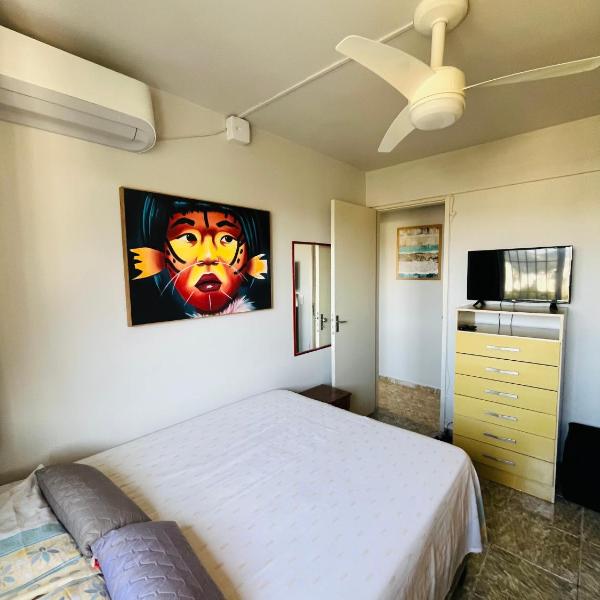 Quarto com ar condicionado em apt compartilhado e estacionamento grátis - Foto 4