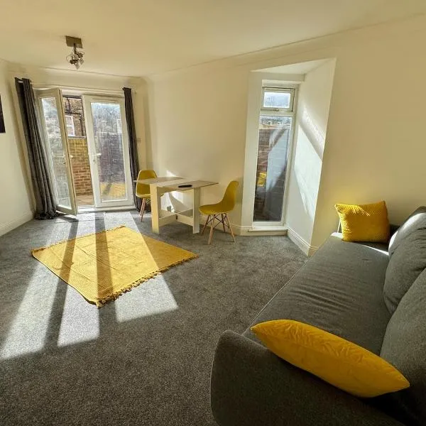 Comfortable, London 1 Bed Garden, hotel in London