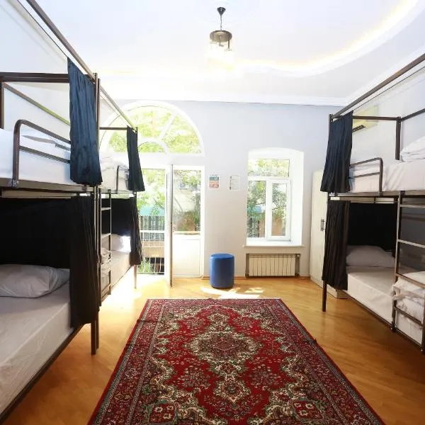 Best Atmosphere Hostel, hotel em Baku