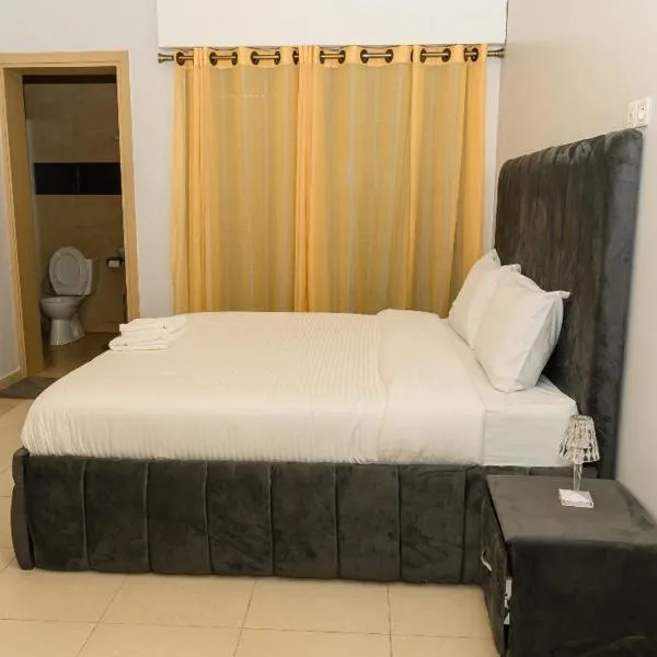Spacious & bright bedroom, Hotel in Dakar