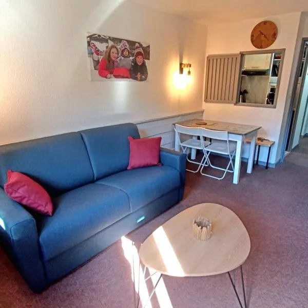 GRAND STUDIO 6 PERS 31m2 EN COEUR DE STATION, готель у місті Лез-Орр