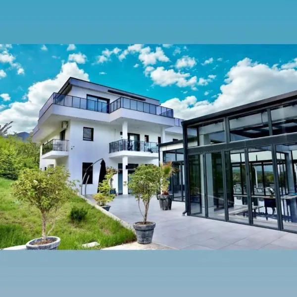 White House Radac Peja, hotel in Peje