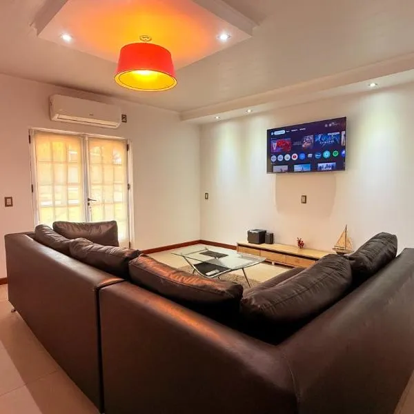 Tu Refugio en Hernandarias con patio y quincho, hotel sa Villa Hernandarias