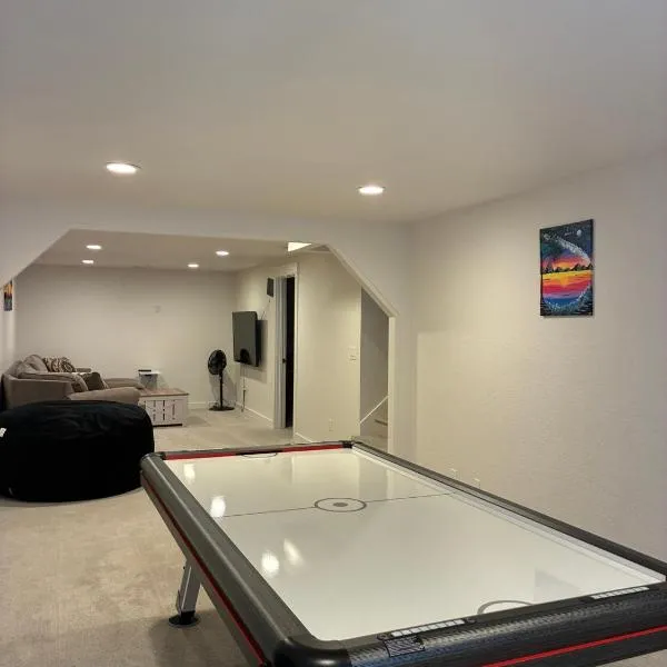 Updated Spacious Home & Hot Tub, hotel en Spokane Valley