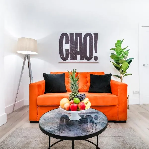 Contractor Accommodation - Parking - Fast WiFi - Sleeps 9 - Flexible Stay, hotel en Newcastle-under-Lyme
