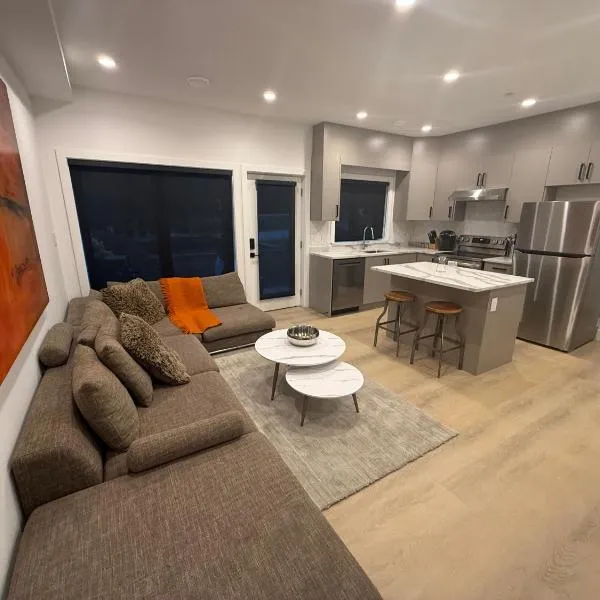 Modern 2BR Coach House, West Van- New Construction, hotel a West Vancouver