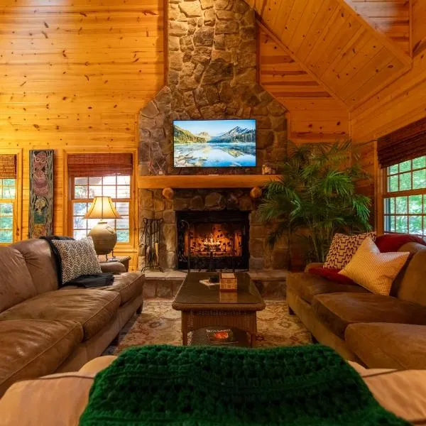 Cedarwood Lodge, khách sạn ở Saugatuck