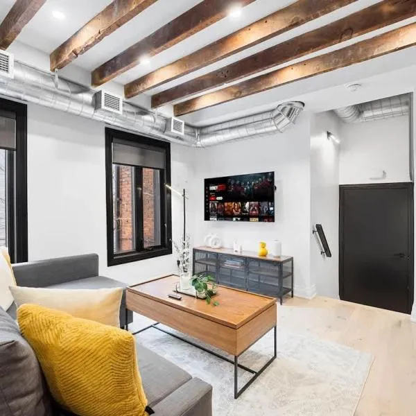 Modern Parkdale Getaway 1-Bedroom Parking, hotel em Toronto