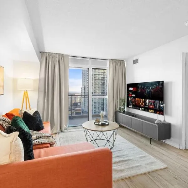 Modern Lakefront Esc Stylish 2BR Condo with Patio, hotel v Toronte