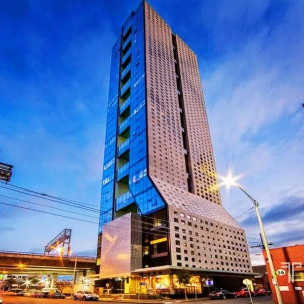 Southbank 2BR City Stay,Walk to Casino & Dining, hotel in Melbourne