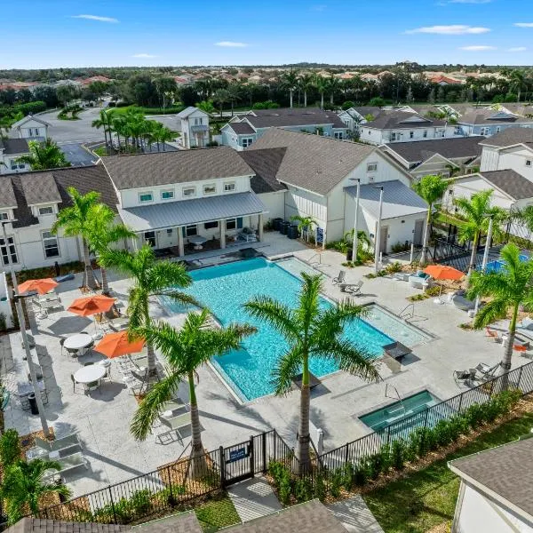 New 5 Star Home with Pool & Heated Spa-Mins to Tradition Sq- Cleveland Clinic Tradition- HCA Hospital, Hotel in Port St. Lucie