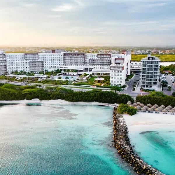 Embassy Suites By Hilton Aruba Beach Resort、パーム・イーグル・ビーチのホテル