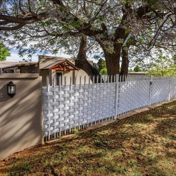 Montana Self Catering Guest House, hotel v destinaci Hennenman