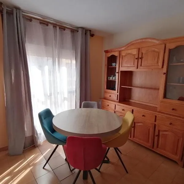 Apartamento para 6 personas en Barbastro, hotel in Barbastro